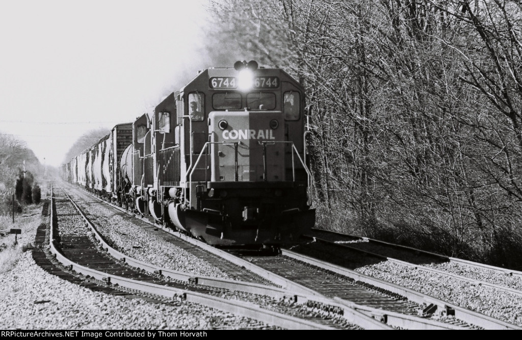 CR 6744 heads up eastbound PIOI on the Lehigh Line